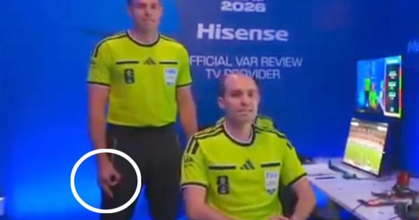 Trọng tài VAR World Cup 2026 gây tranh cãi với cử chỉ nghi phân biệt chủng tộc - hình ảnh - ok9tiger.com Trọng tài VAR World Cup 2026 gây tranh cãi với cử chỉ nghi phân biệt chủng tộc - hình ảnh - ok9tiger.com