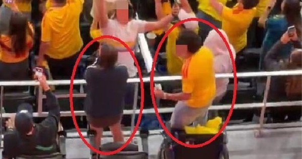 CĐV Colombia bật khỏi xe lăn ăn mừng: Khoảnh khắc gây tranh cãi tại World Cup 2026 - hình ảnh - ok9tiger.com CĐV Colombia bật khỏi xe lăn ăn mừng: Khoảnh khắc gây tranh cãi tại World Cup 2026 - hình ảnh - ok9tiger.com