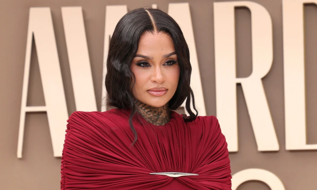 Ca sĩ Mỹ Kehlani tỏa sáng với thiết kế của NTK Việt tại lễ trao giải BET 2026 - hình ảnh - ok9tiger.com