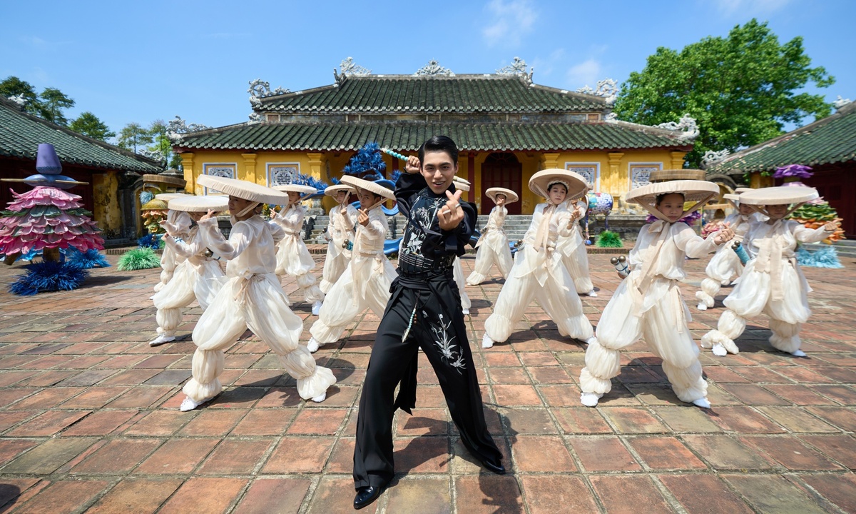 Mono đưa nét Huế vào MV ‘Công tử văn thơ’: góc nhìn mới cho người chơi Việt - hình ảnh - ok9tiger.com