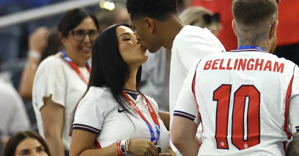 Chuyện ‘yêu’ tại World Cup 2026: Đội tuyển Anh cấm WAGs, còn Messi và Ronaldo thì sao? - hình ảnh - ok9tiger.com Chuyện ‘yêu’ tại World Cup 2026: Đội tuyển Anh cấm WAGs, còn Messi và Ronaldo thì sao? - hình ảnh - ok9tiger.com