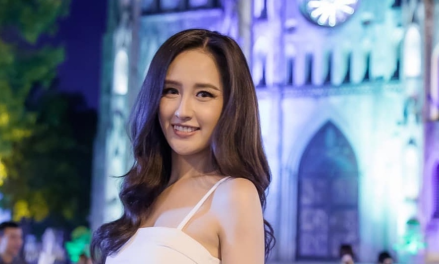 Thưởng tân thủ OK9: Mai Phương Thúy và phong cách dạo phố ‘hở eo’ hút mắt - hình ảnh - ok9tiger.com