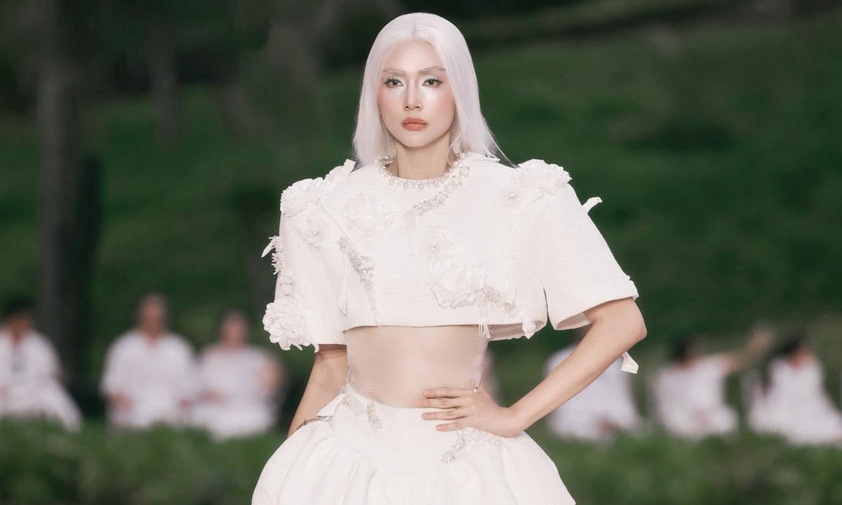 Võ Hoàng Yến catwalk trên môtô địa hình: Độc đáo show thời trang tại Lăng Cô - hình ảnh - ok9tiger.com