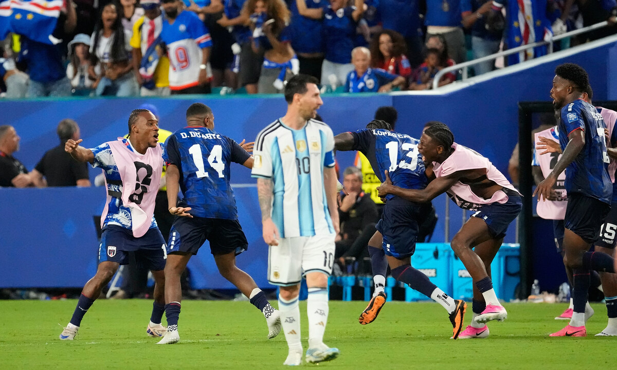 Henry và Ibrahimovic kêu gọi FIFA trao cup cho Cape Verde - hình ảnh - ok9tiger.com