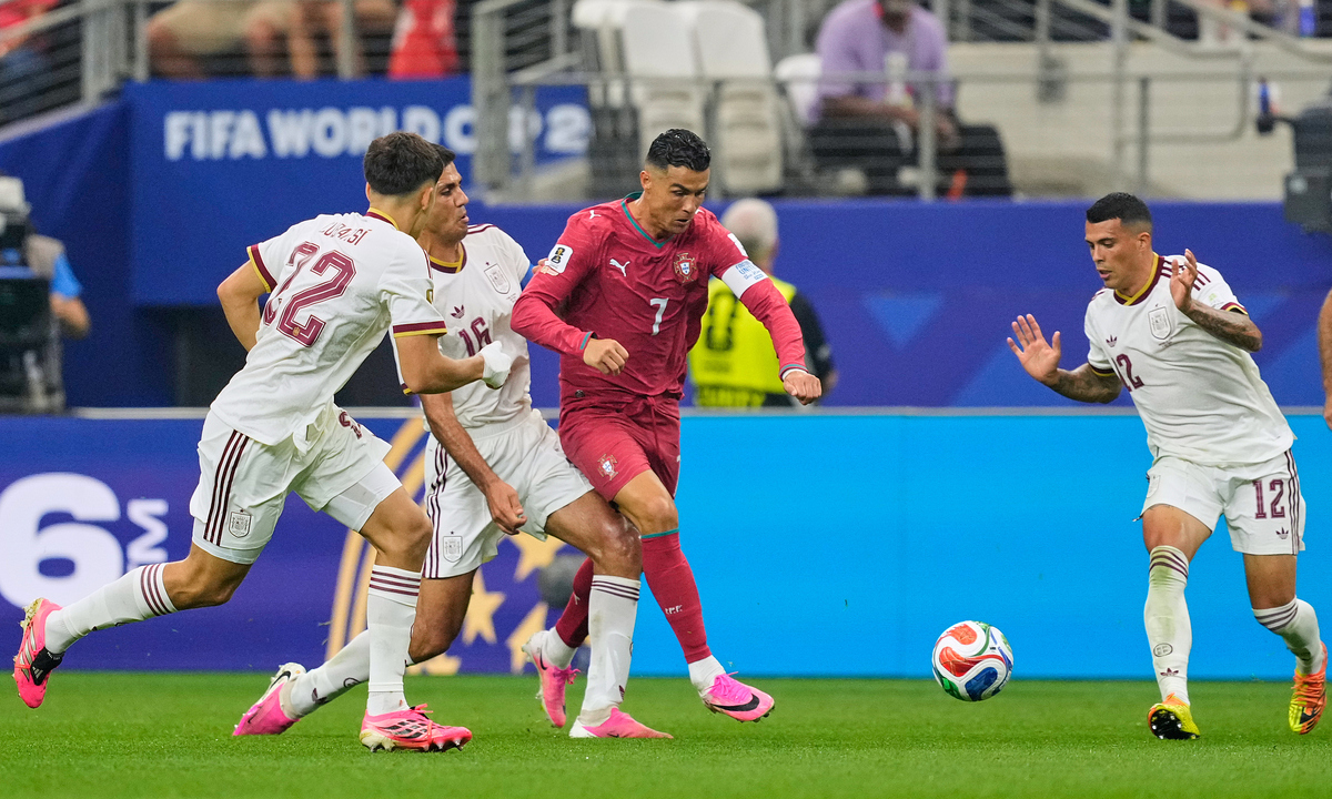 Ronaldo Nhận Điểm Thấp Nhất Trận Thua Tây Ban Nha: Cơ Hội Cá Cược Thể Thao Uy Tín Cho Fan Bóng Đá - hình ảnh - ok9tiger.com