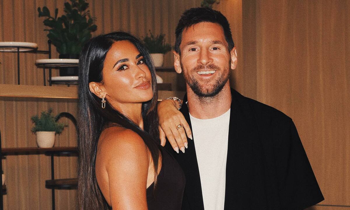 OK9 chính thức: Câu chuyện tình 30 năm của Messi và vợ – biểu tượng của sự đồng hành - hình ảnh - ok9tiger.com OK9 chính thức: Câu chuyện tình 30 năm của Messi và vợ – biểu tượng của sự đồng hành - hình ảnh - ok9tiger.com
